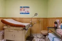 Exterior of Hammocks Medical Center, immigration medical exam clinic in Miami, Florida